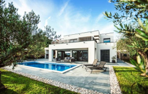 5 Bedroom Stunning Home In Razanac